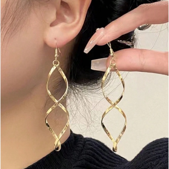 Hook Wave Curve Dangle Earrings - Picture 1 of 4